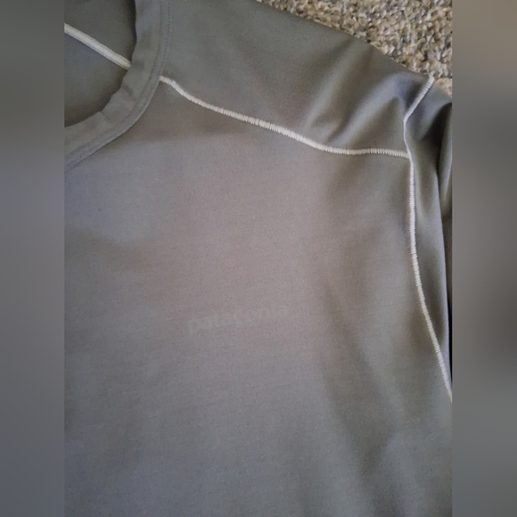 Patagonia Capiline Midweight Base Layer Gray Large Outdoors Hiking - Picture 3 of 8